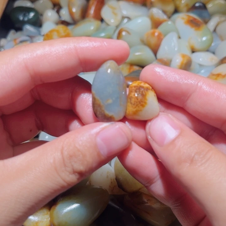 颈饰未镶嵌和田玉（糖玉）2个