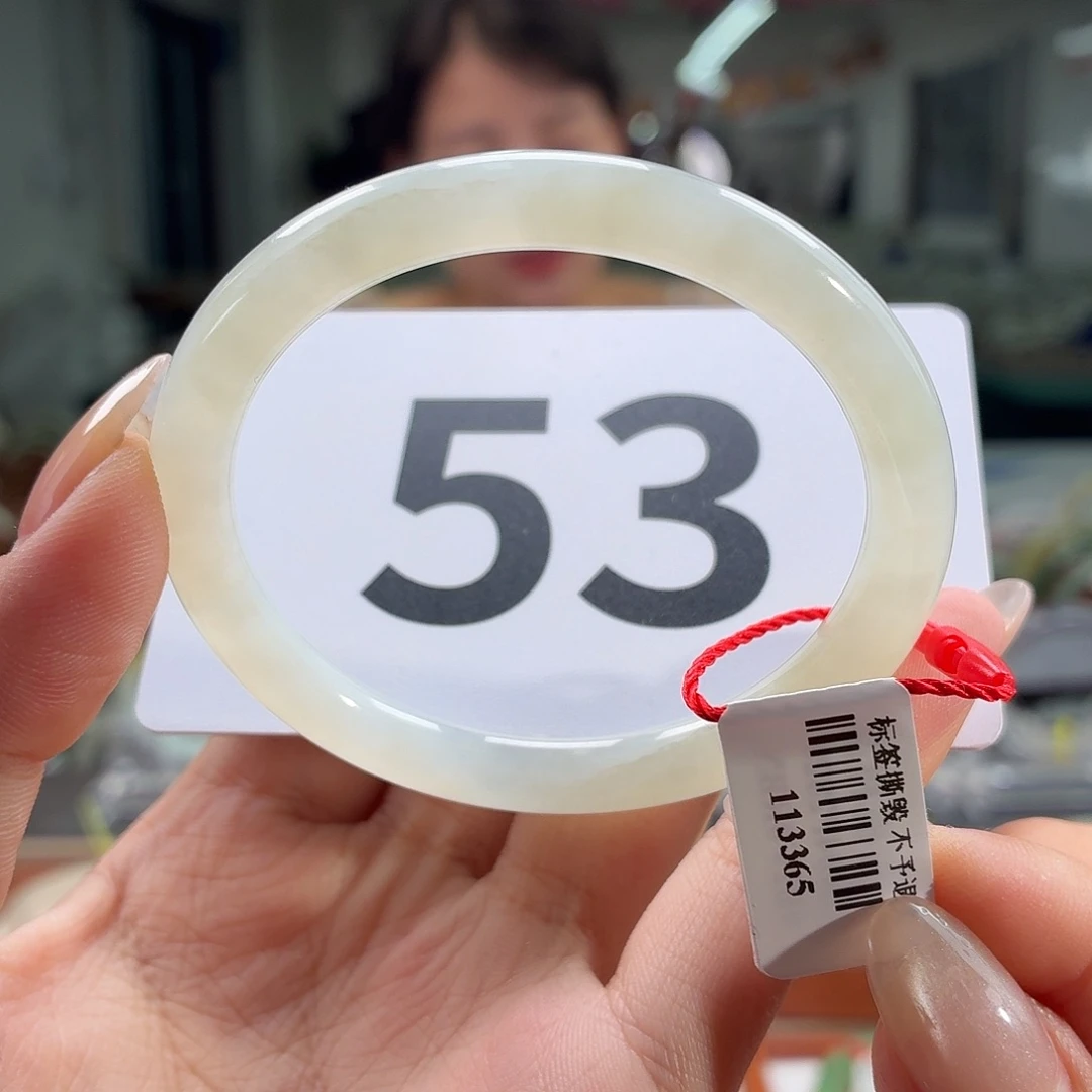 和田玉手镯未镶嵌纹