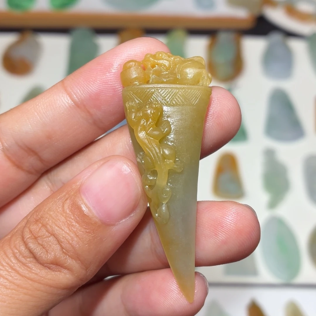 定制翡翠未镶嵌牙