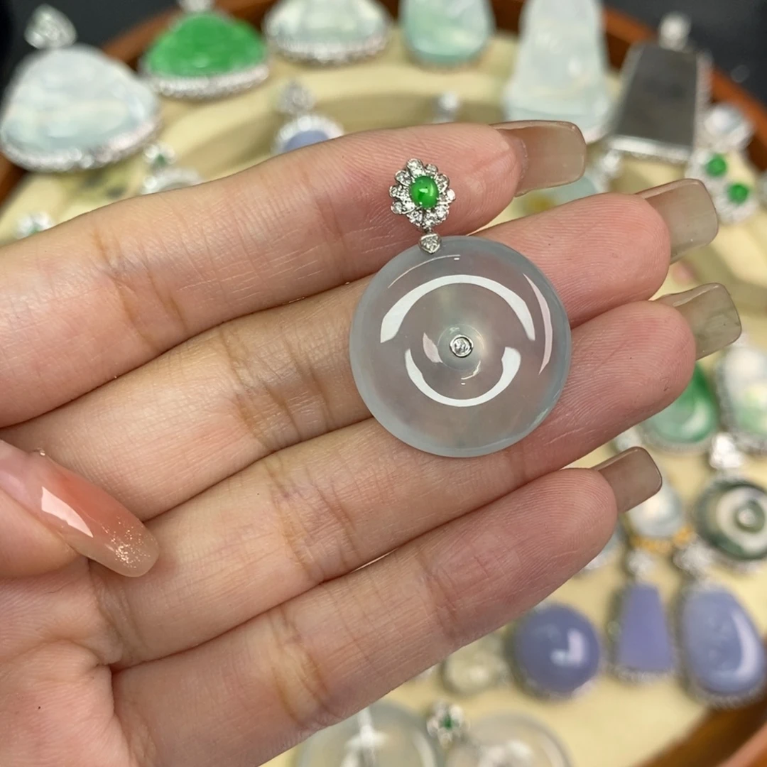****鱼翡翠18K金镶嵌颈饰A货翡翠