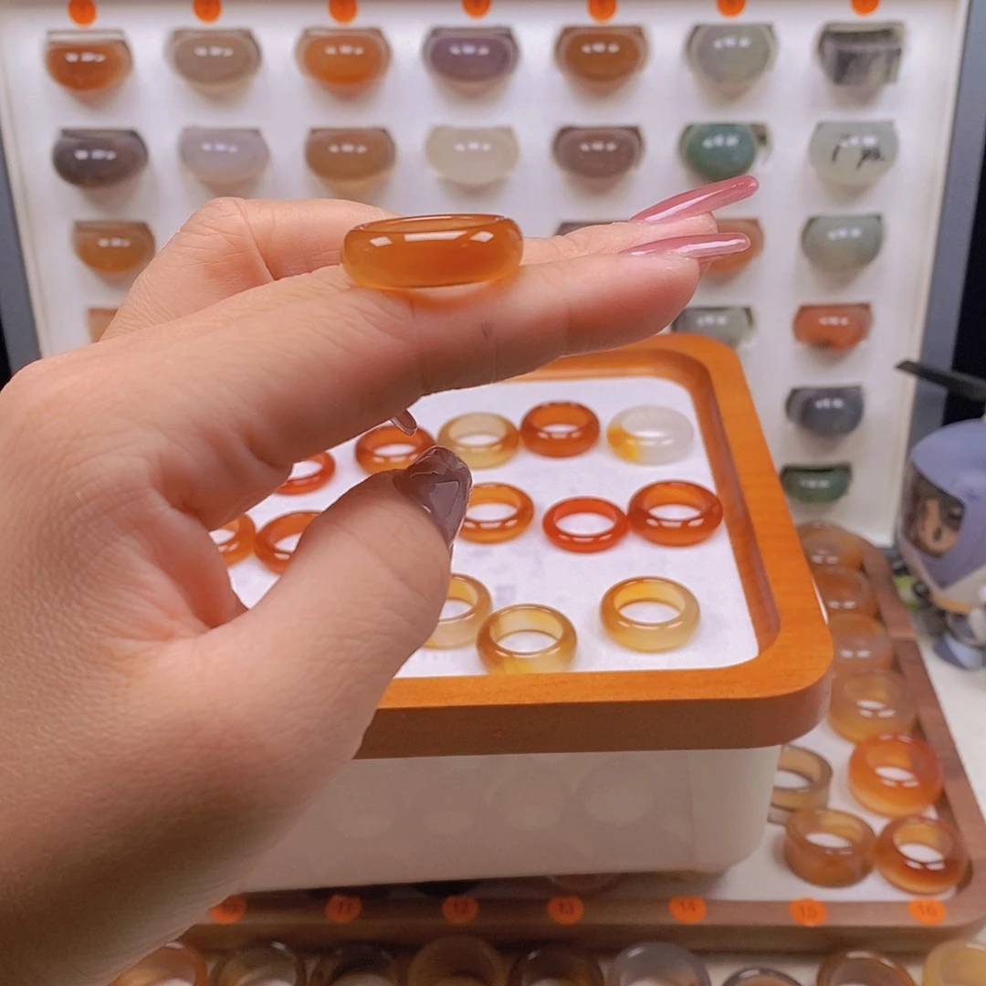 兔****玛瑙/玉髓未镶嵌戒指港14