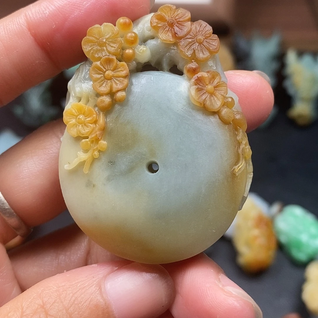 好***哥未镶嵌定制翡翠毛货抛光