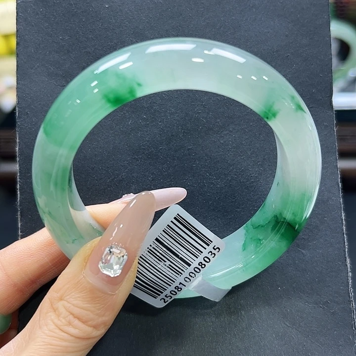 残***蝶石英质玉（非洲翠）未镶嵌手镯