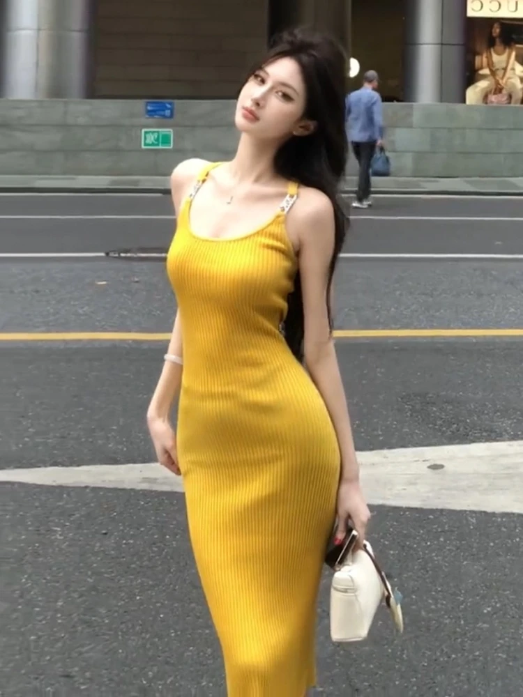 性感纯欲高级感针织吊带连衣裙女2025夏季新款修身显瘦包臀中长裙