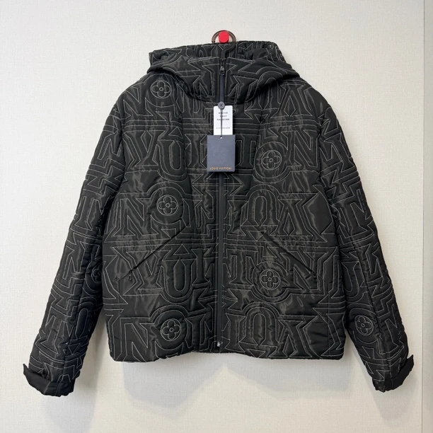 未使用 LouisVuitton/路易威登 满印字母棉服/52/编号12000