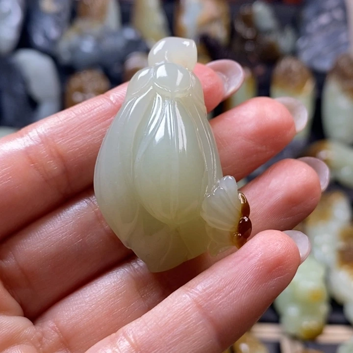 磊***姐和田玉未镶嵌挂件