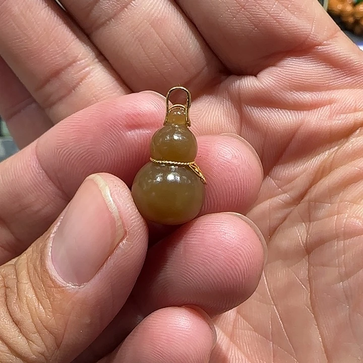 和田玉（糖玉）18K金镶嵌颈饰