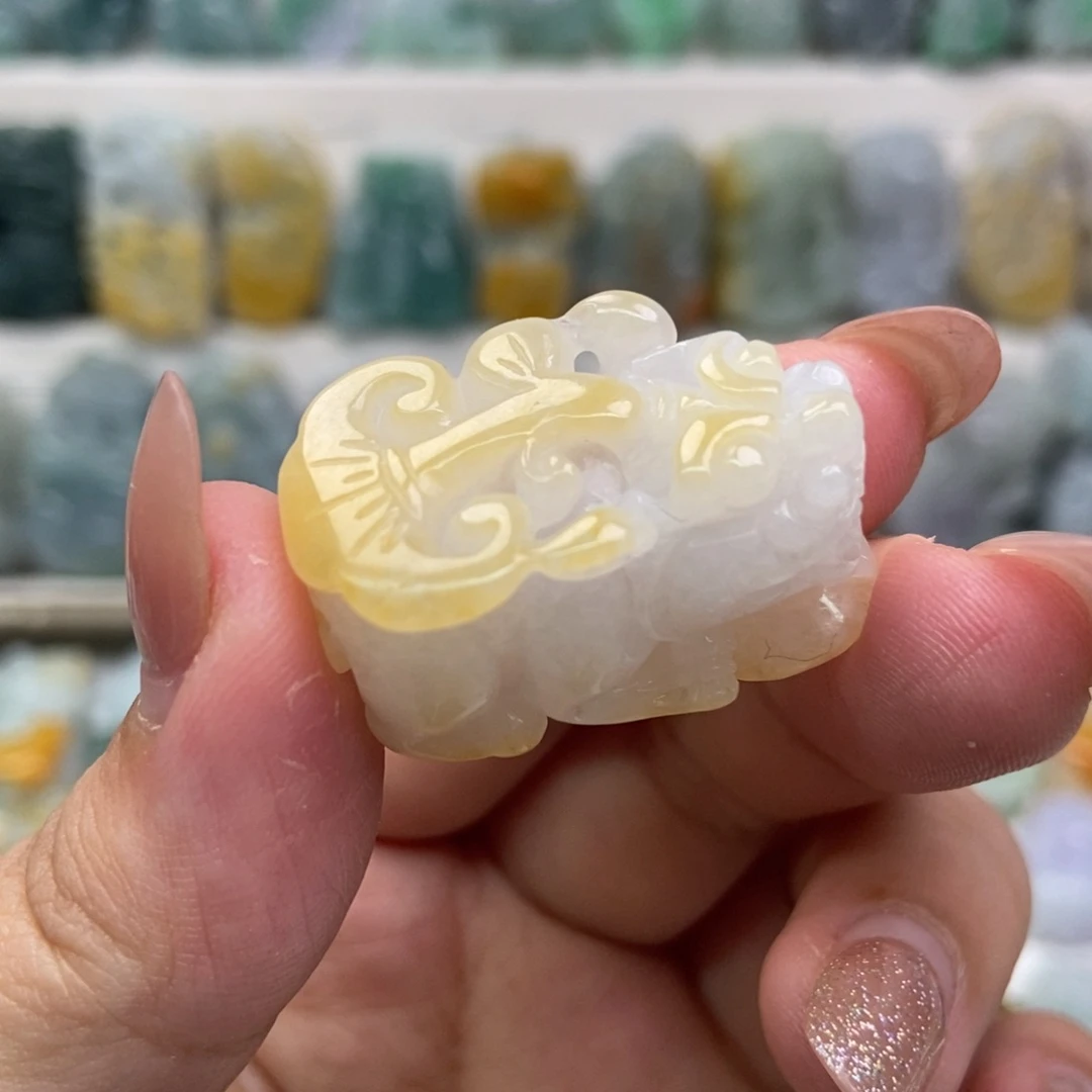翡翠未镶嵌吊坠(赠链)