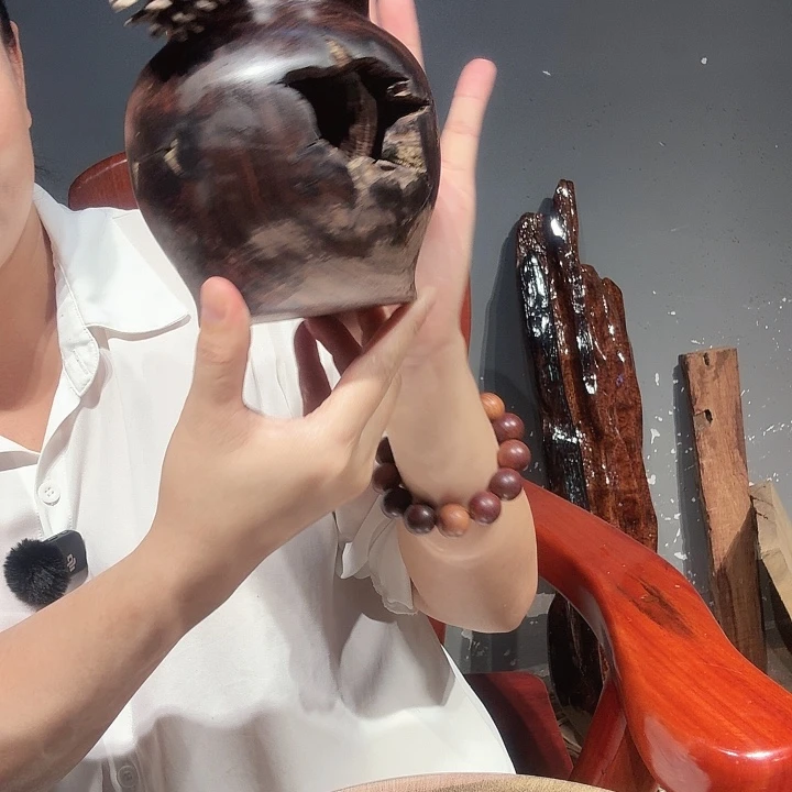 端景台鸡翅木类花瓶