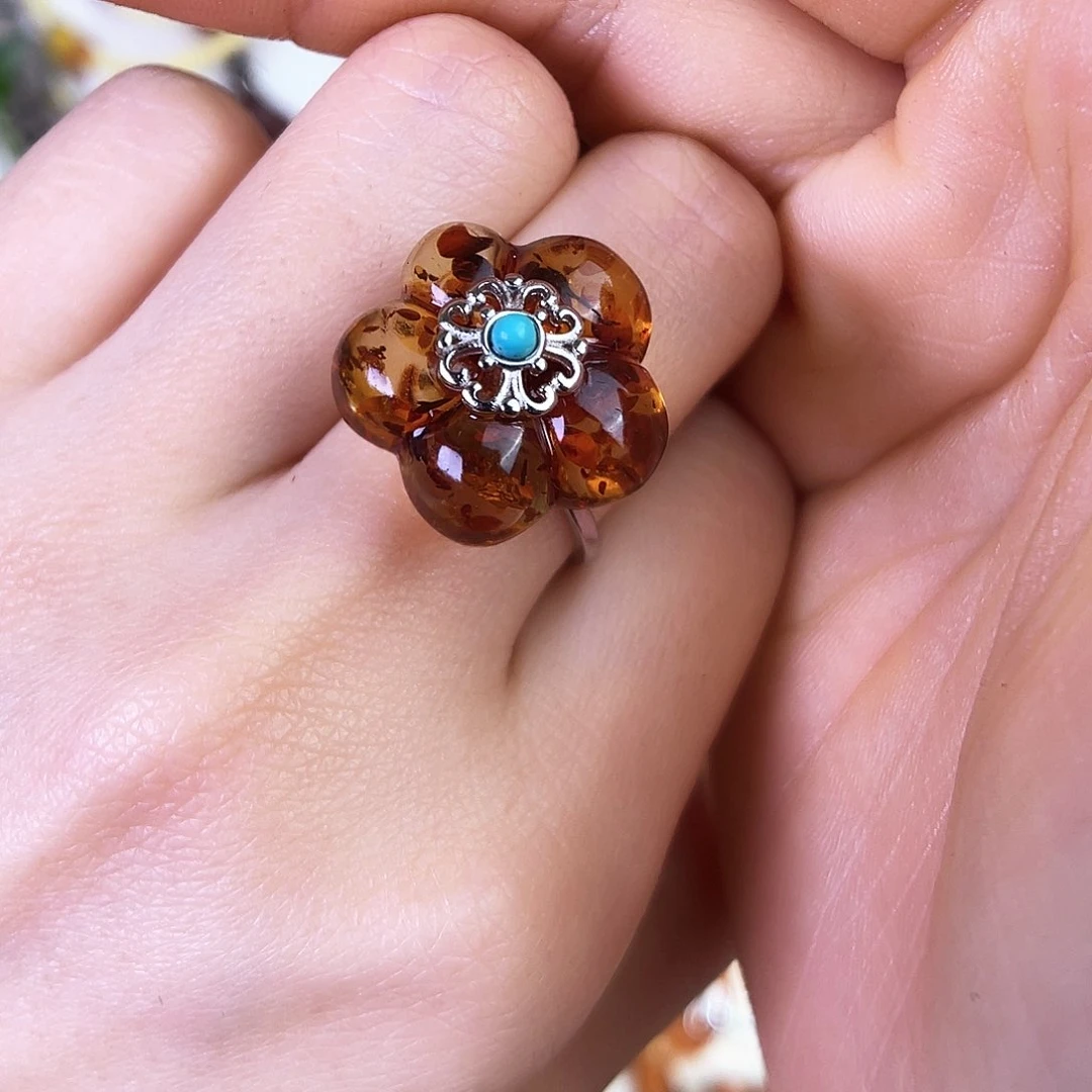 琥珀珠宝奇石未镶嵌。