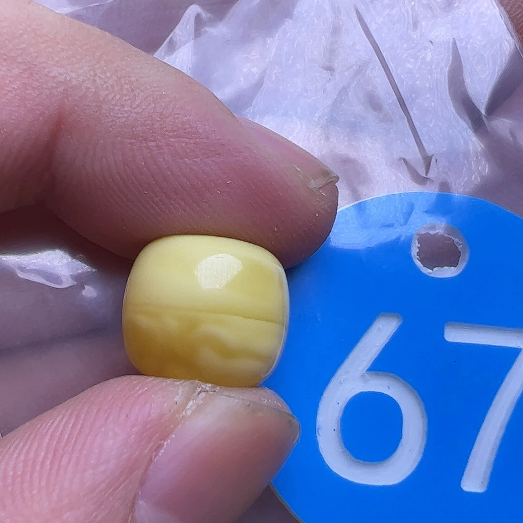 蜜蜡未镶嵌珠宝奇石13.2微瑕疵