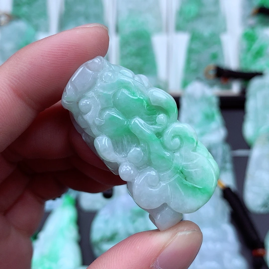 翡翠颈饰未镶嵌翡翠吊坠