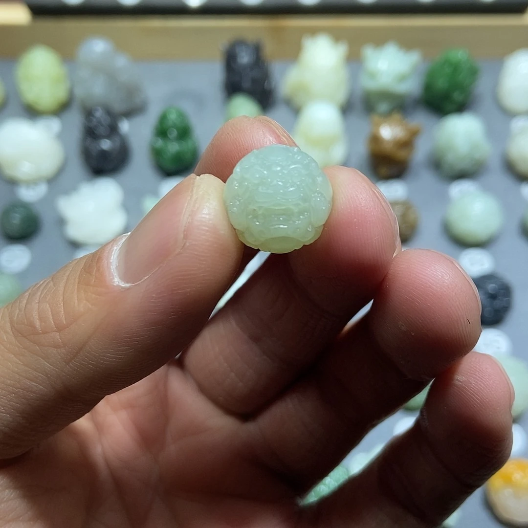 和田玉颈饰未镶嵌小*点定制