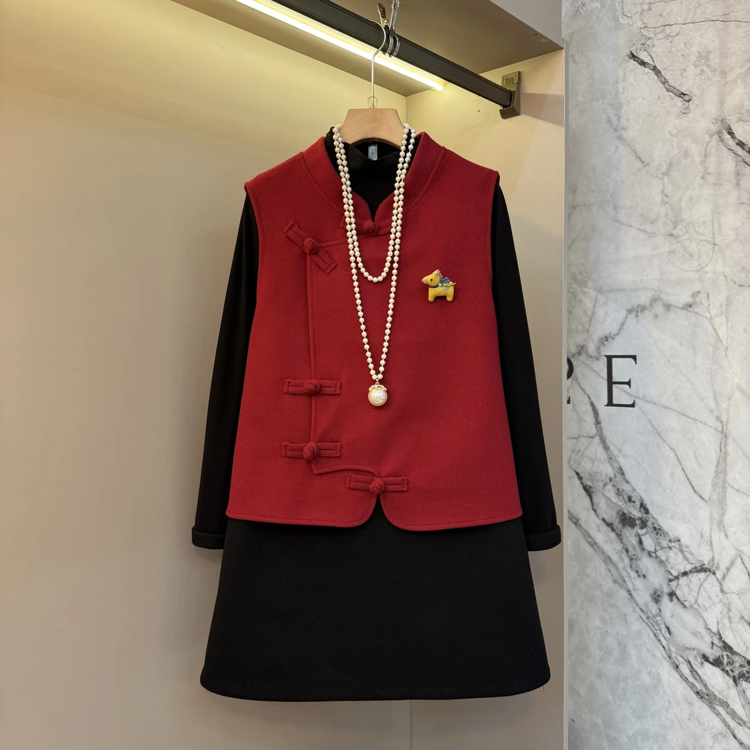 2025秋冬简约时髦欧货气质复古毛呢内搭+马甲+短裙显瘦套装6097