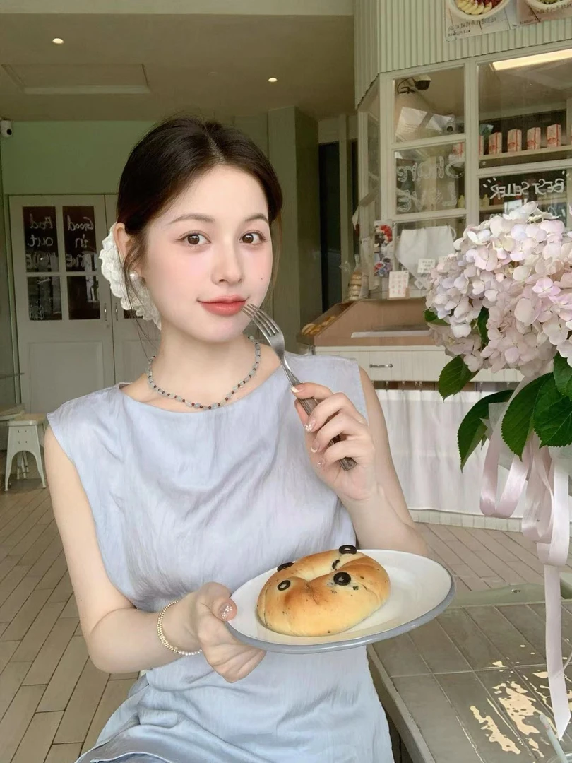 2025夏季新款韩系松弛感结构感微皱肌理收腰扭结背心半身裙套装