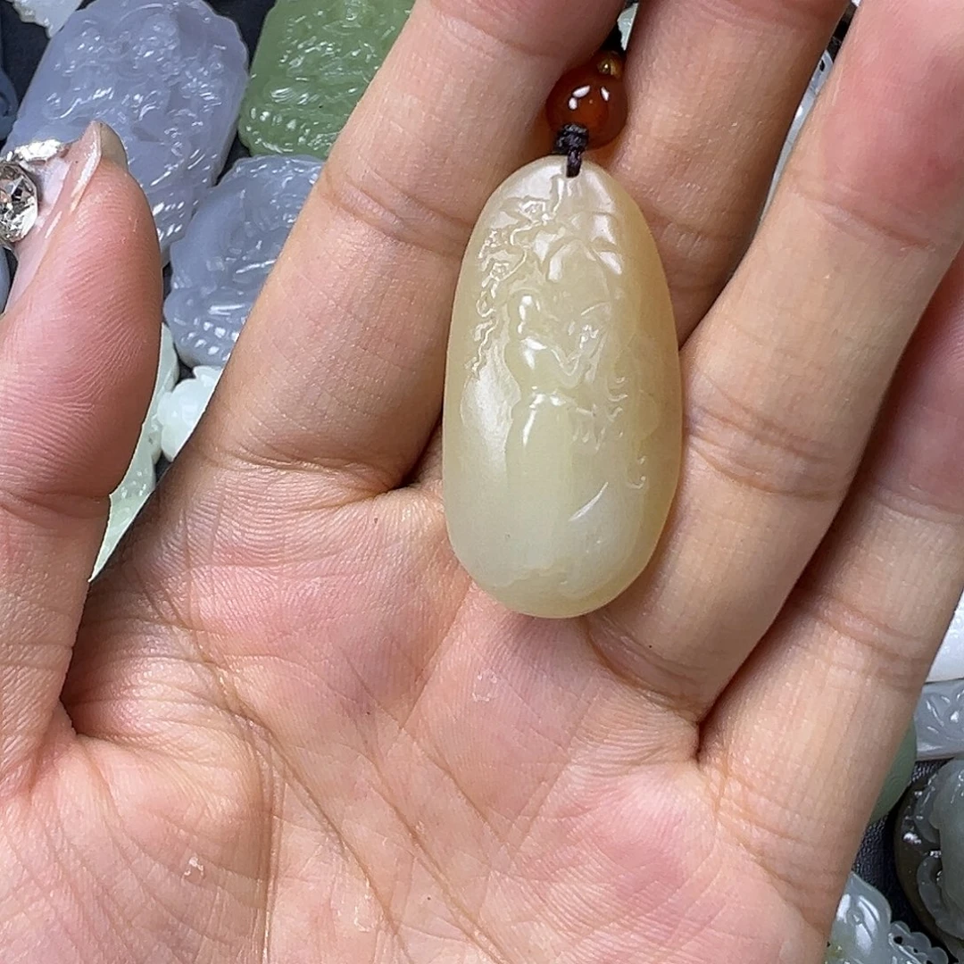 和田玉未镶嵌吊坠(赠链)