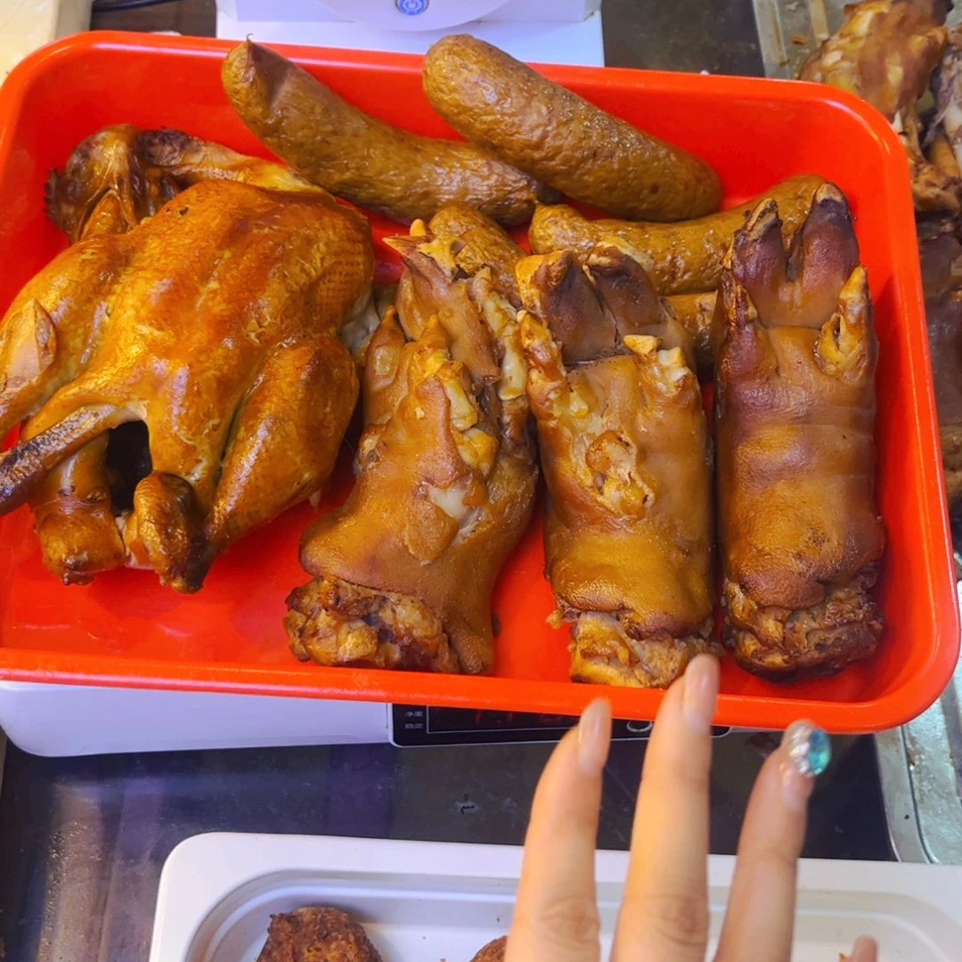三黄鸡➕3个掉皮七两猪手➕4儿童肠