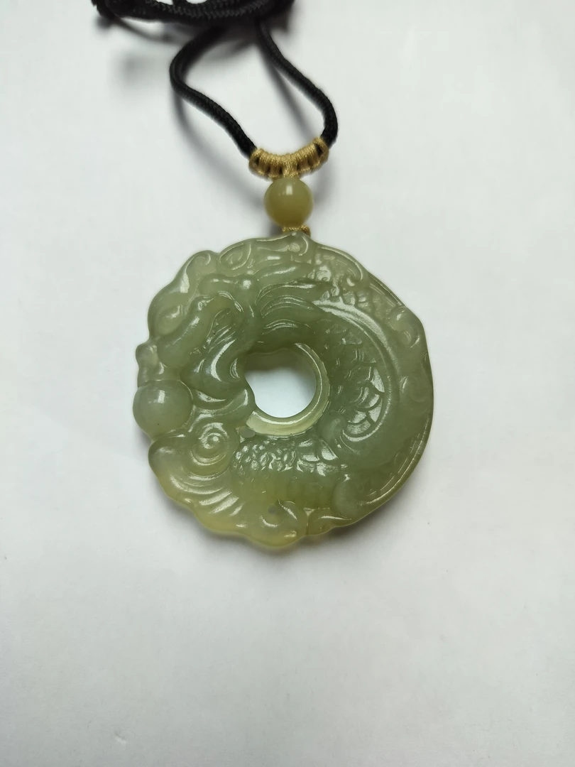 岫玉蛇纹石玉龙扣时尚挂坠 多样性发货绿色