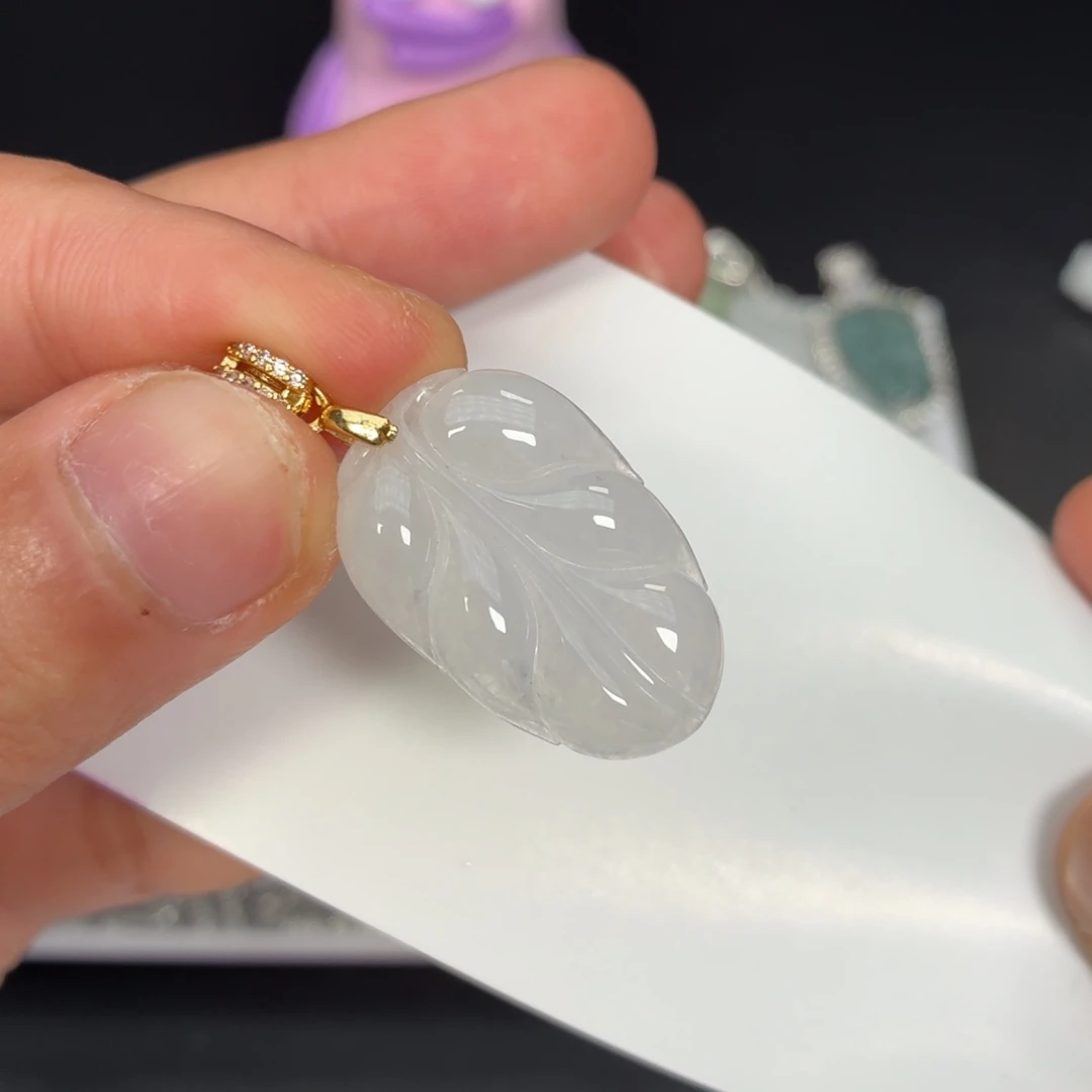 翡翠未镶嵌颈饰叶子