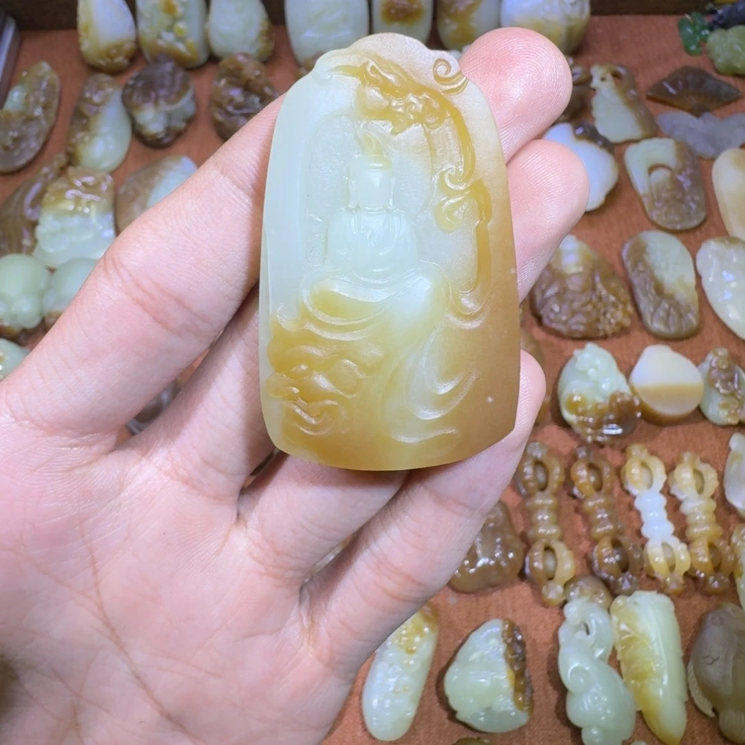 譚***！和田玉未镶嵌颈饰