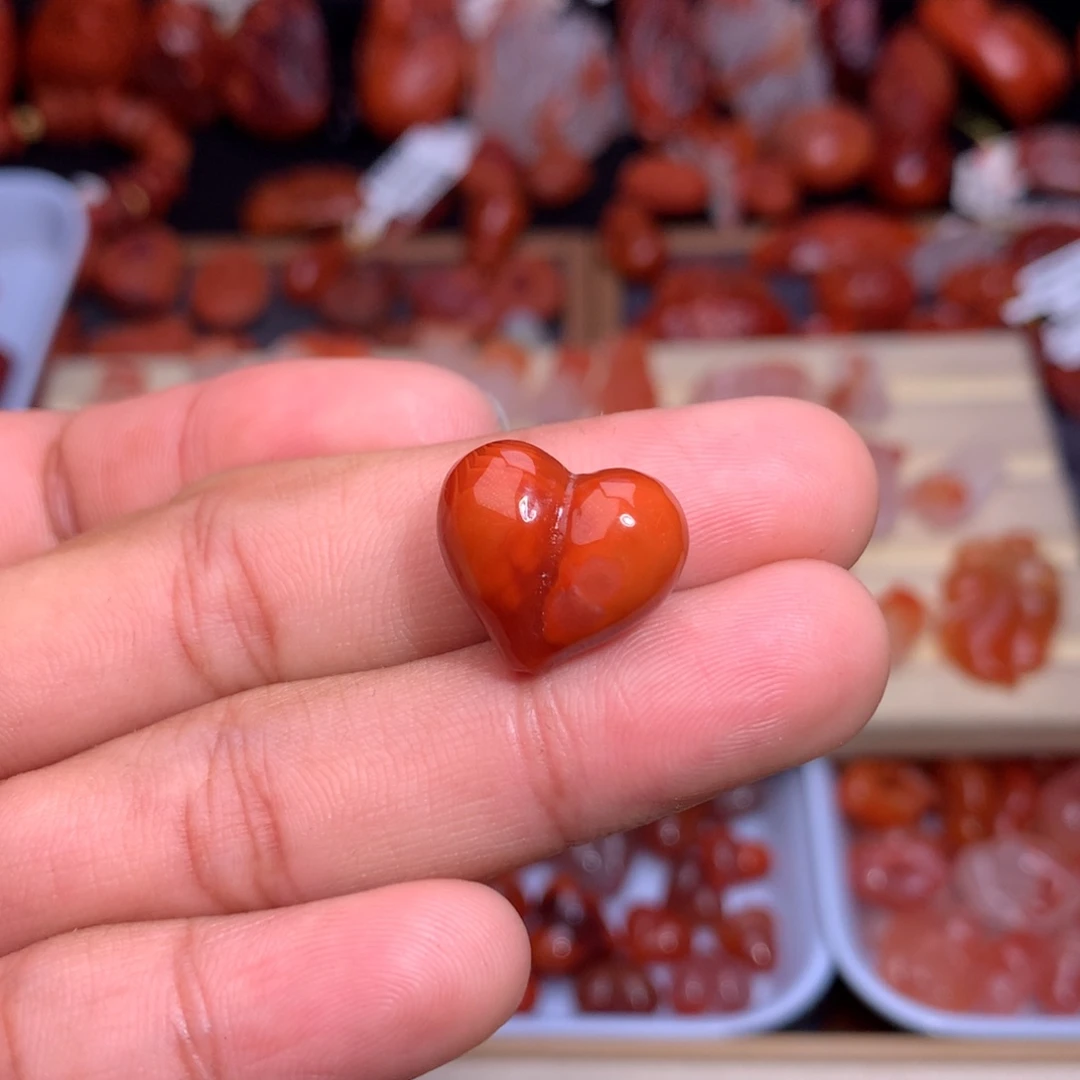 南红玛瑙未镶嵌珠宝半成品屁桃2