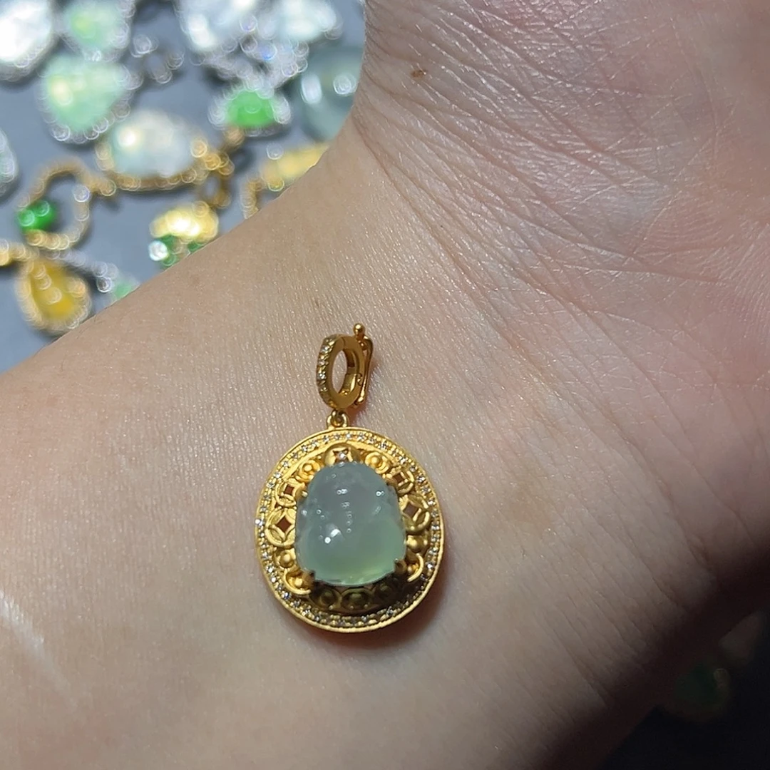 翡翠18K金镶嵌颈饰