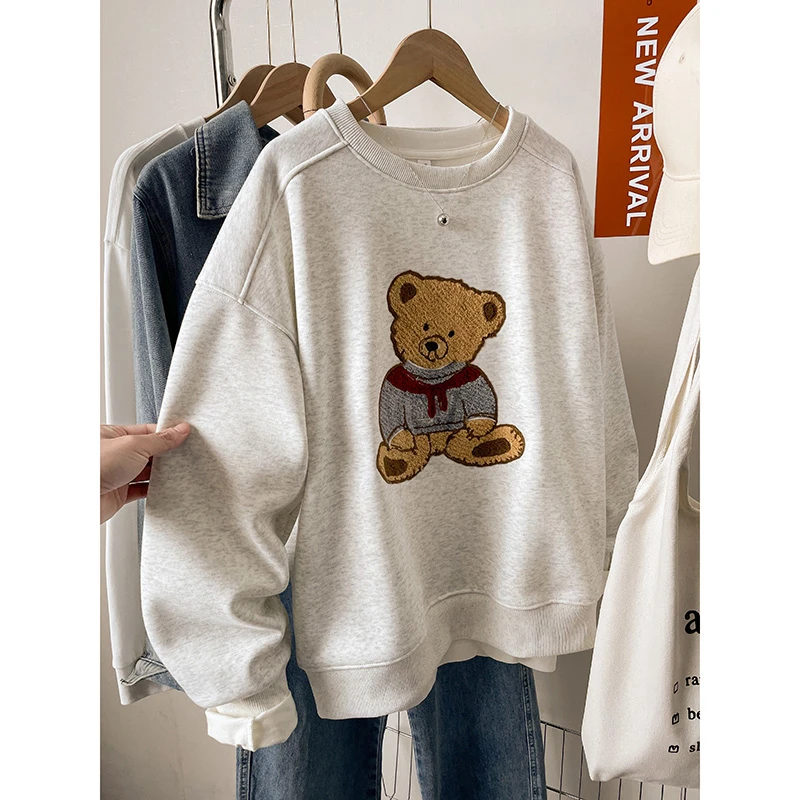 2025新款秋冬无帽圆领小熊刺绣卫衣加厚加绒女宽松大码休闲上衣服
