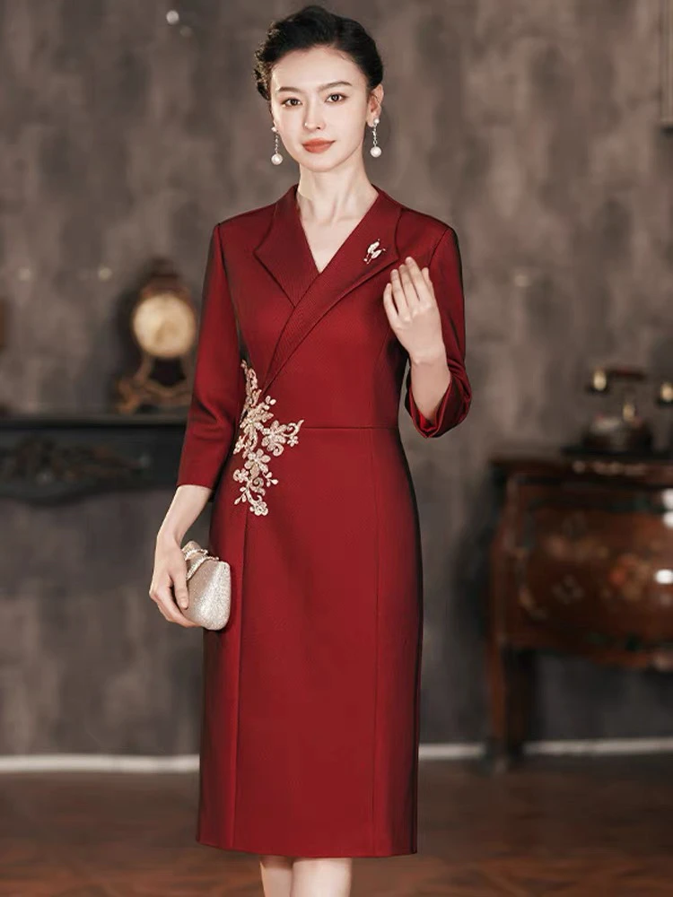 新款酒红色妈妈中式婚宴时尚礼服裙气质显瘦修身喜婆婆时尚裙6406