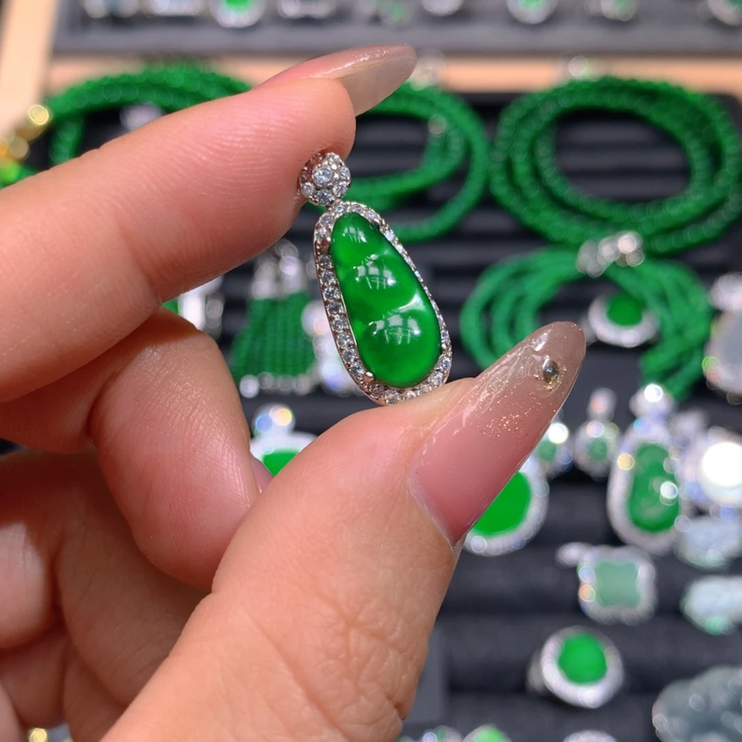 翡翠耳饰未镶嵌天然