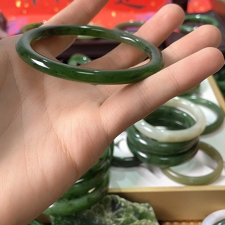 随***）未镶嵌手镯和田玉（碧玉）