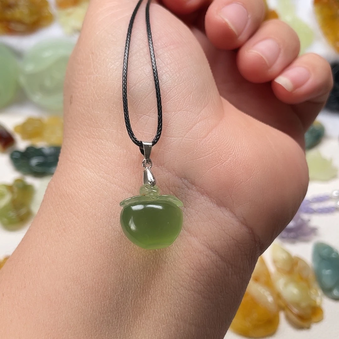 蛇纹石玉未镶嵌颈饰