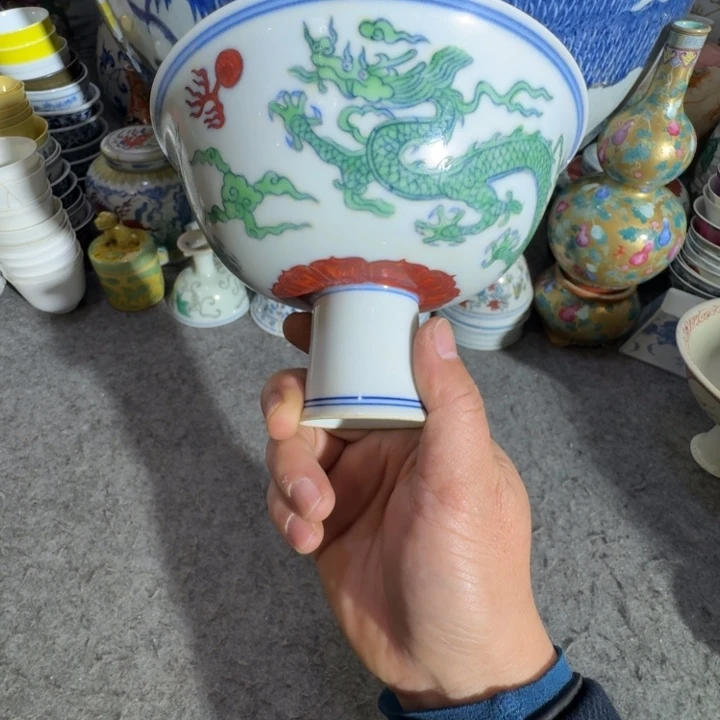 碗陶瓷工艺品摆件泛红绿龙纹斗彩高足碗