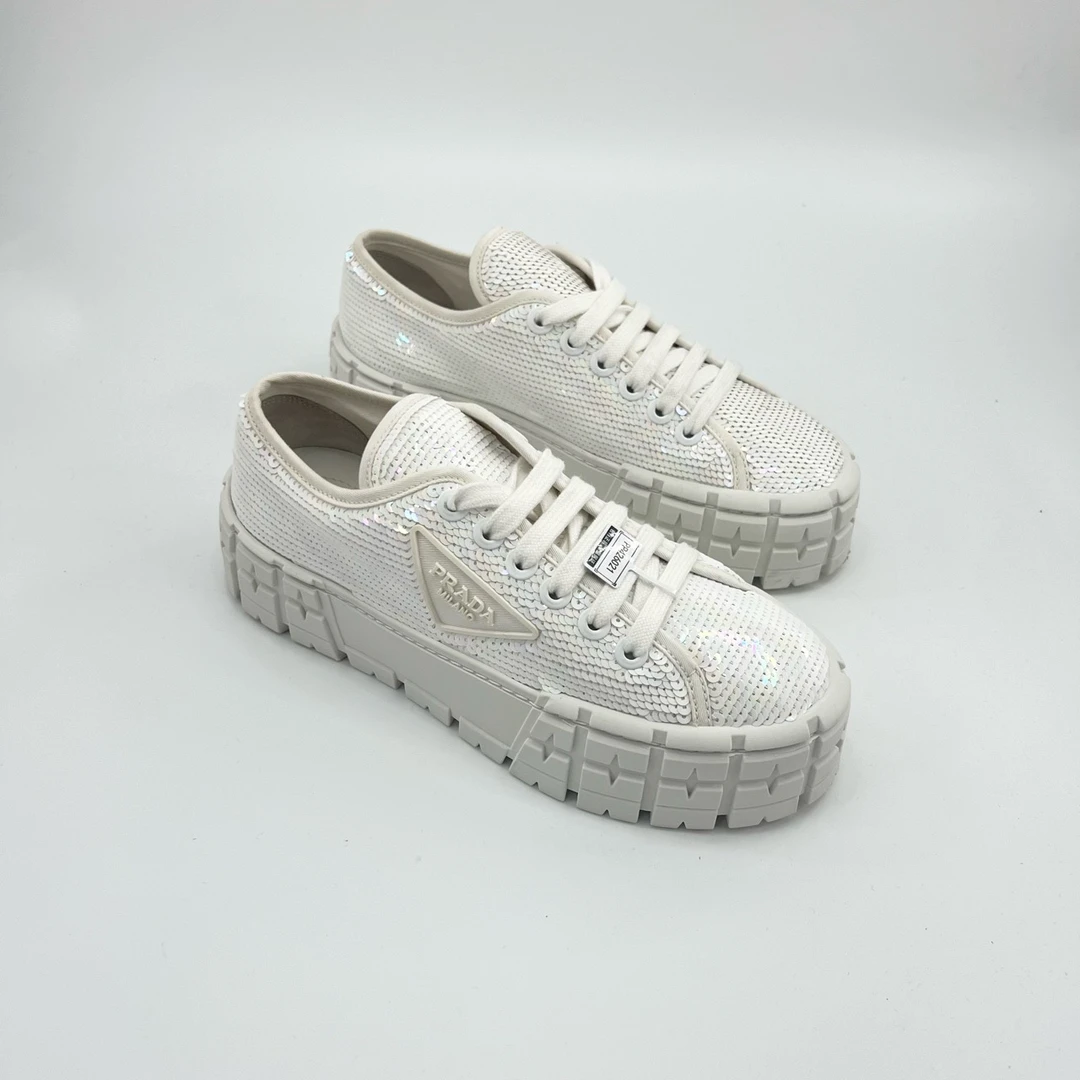 99新 Prada/普拉达 38码/白色炫彩亮片三角标厚底板鞋/pp426021