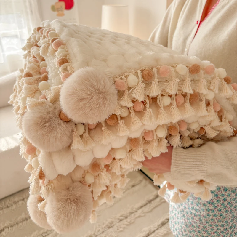 2025新款奶芙绒毛毯加厚羊羔绒流苏球花边盖毯韩式公主风毛球毯子