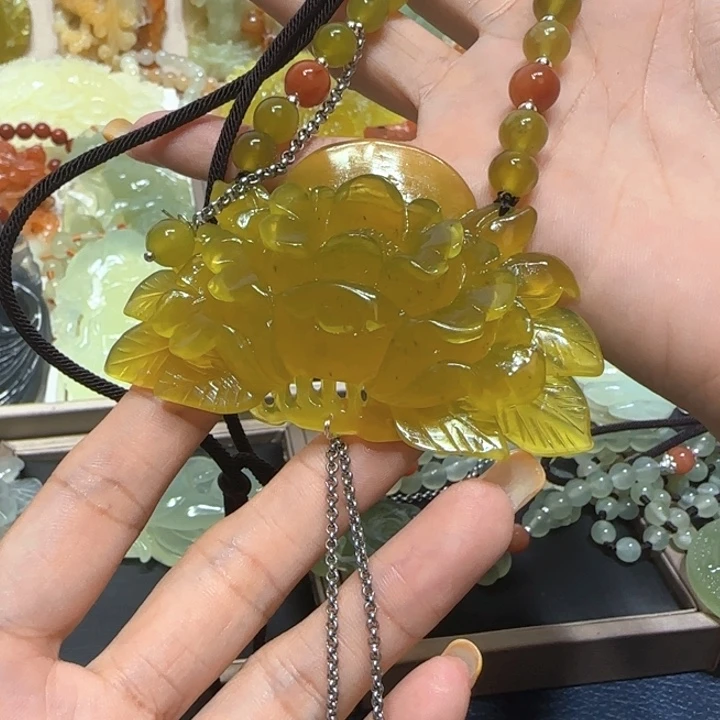 未镶嵌蛇纹石玉吊坠