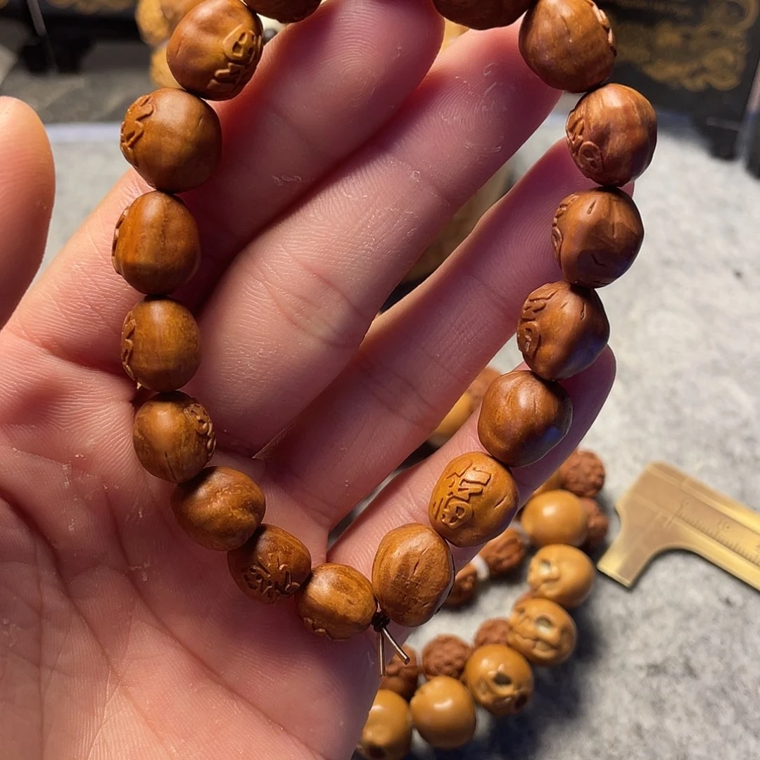 ?****四龙纹桃核雕刻百福（瑕疵）