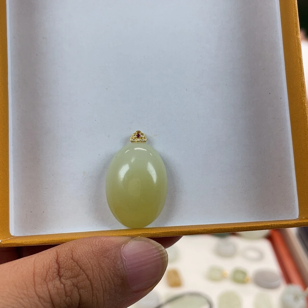 w***l颈饰18K金镶嵌和田玉送银链