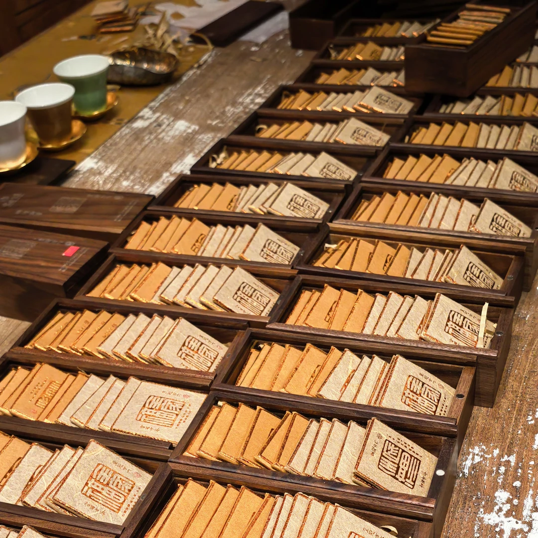 佛芸典藏 2024年古六大茶山六加一古树茶小方片