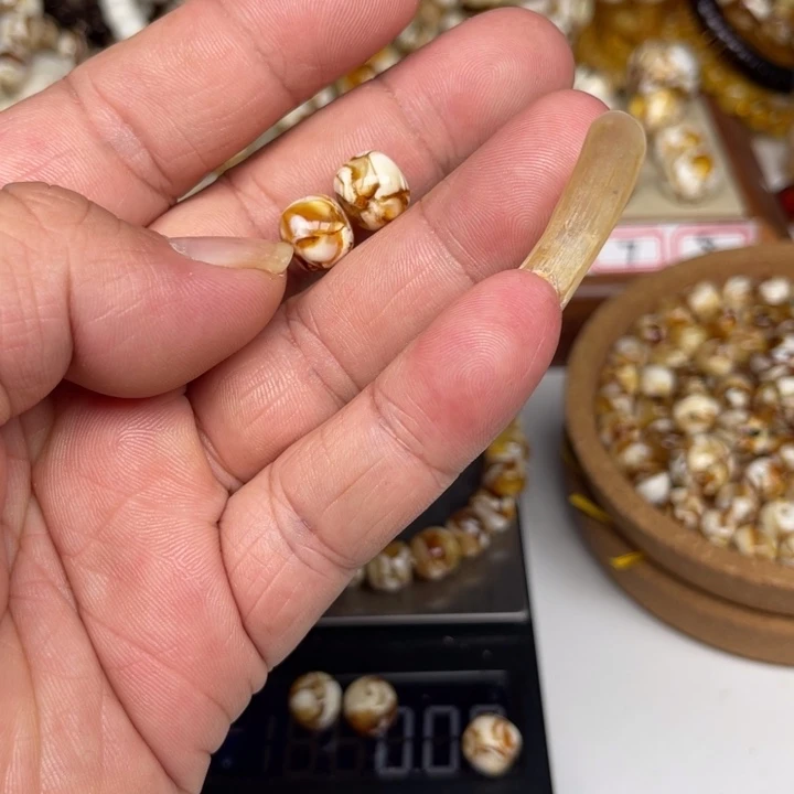 未镶嵌琥珀裸石努***张58号