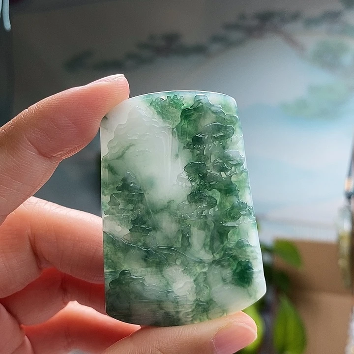 翡翠未镶嵌颈饰山水