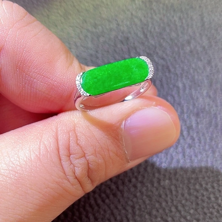 翡翠18K金镶嵌颈饰翡翠