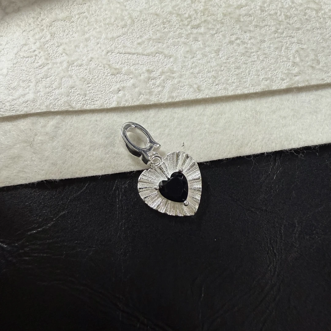 吊坠925银锆石 简约小众黑锆石闪光爱心轻奢-锆石爱心吊坠0110