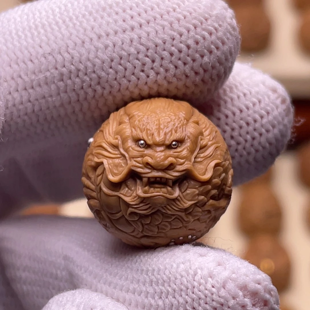 猴头核桃吊坠龙珠镶嵌18.4