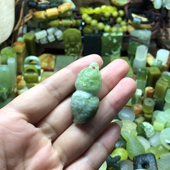未镶嵌岫玉吊坠岫