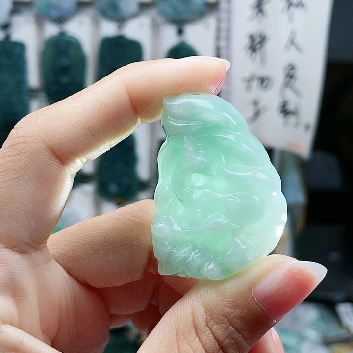 颈饰足铂镶嵌翡翠翡翠