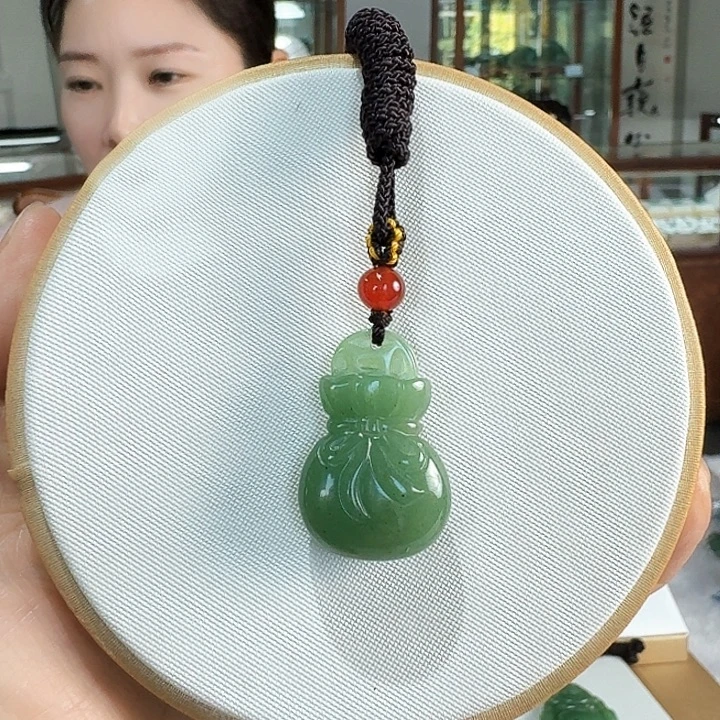 密玉（石英质玉）未镶嵌颈饰