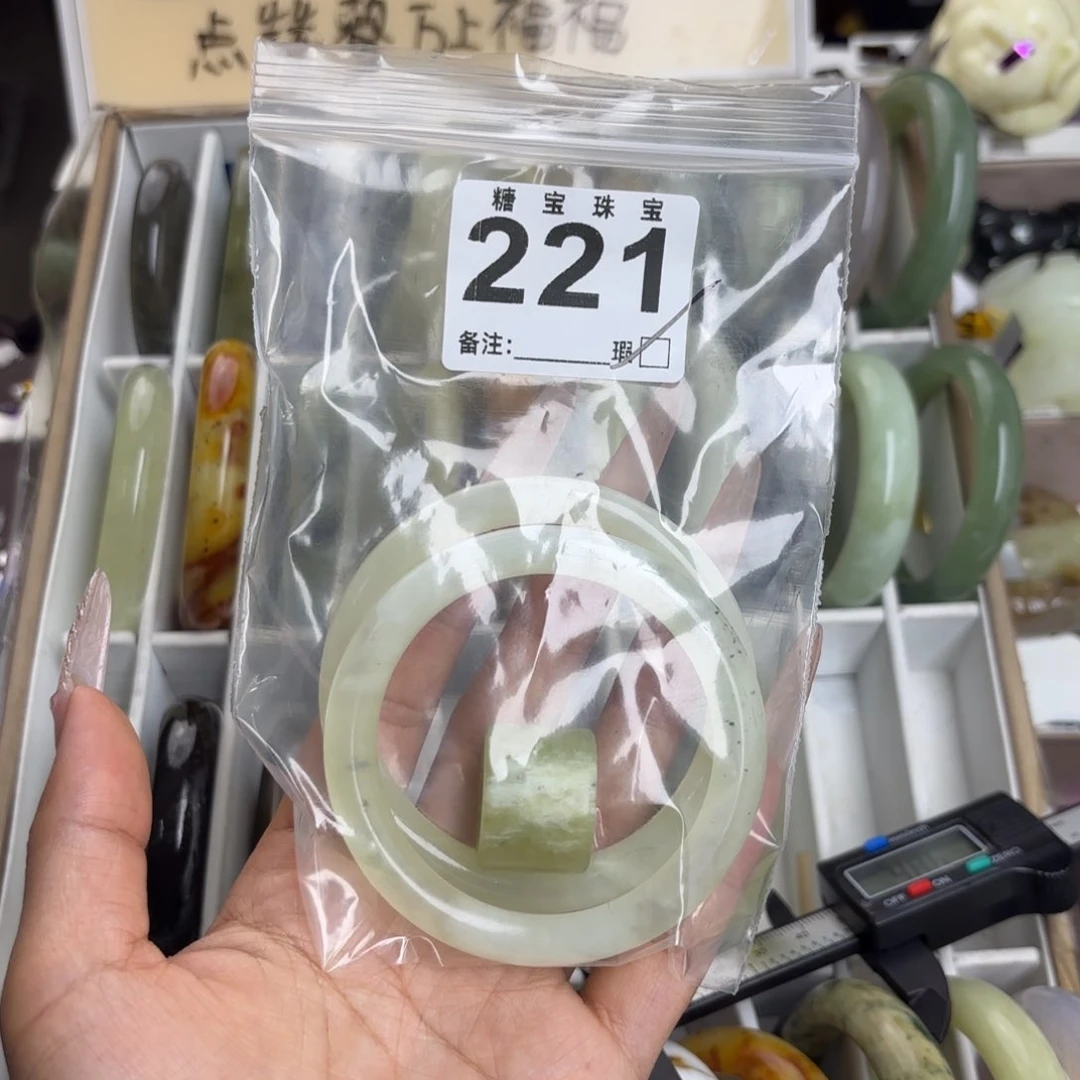 未镶嵌蛇纹石玉手镯挽*