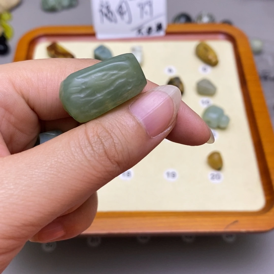 蝈***蝈蛇纹石玉未镶嵌配饰