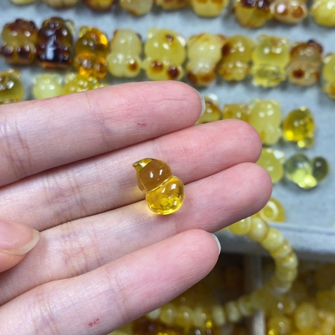 未镶嵌颈饰琥珀葫芦