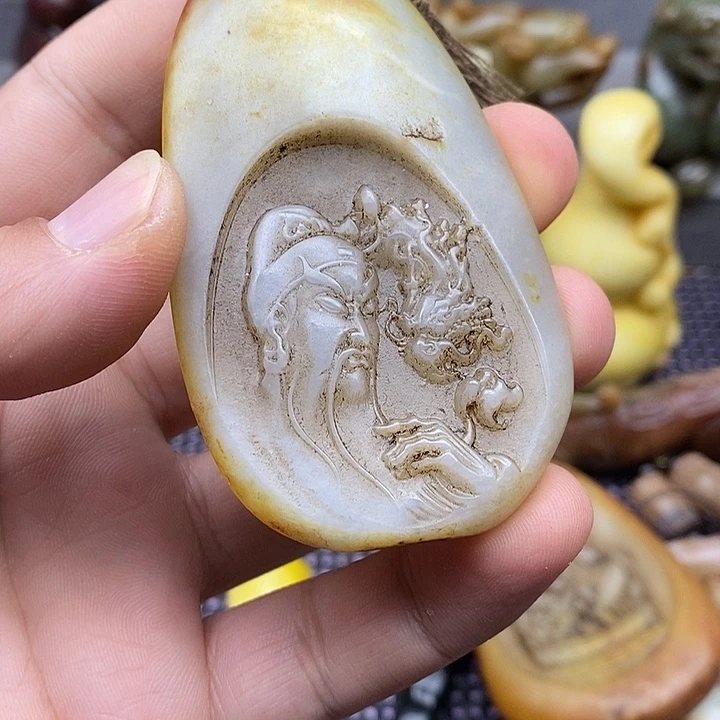 未镶嵌蛇纹石玉颈饰用****1